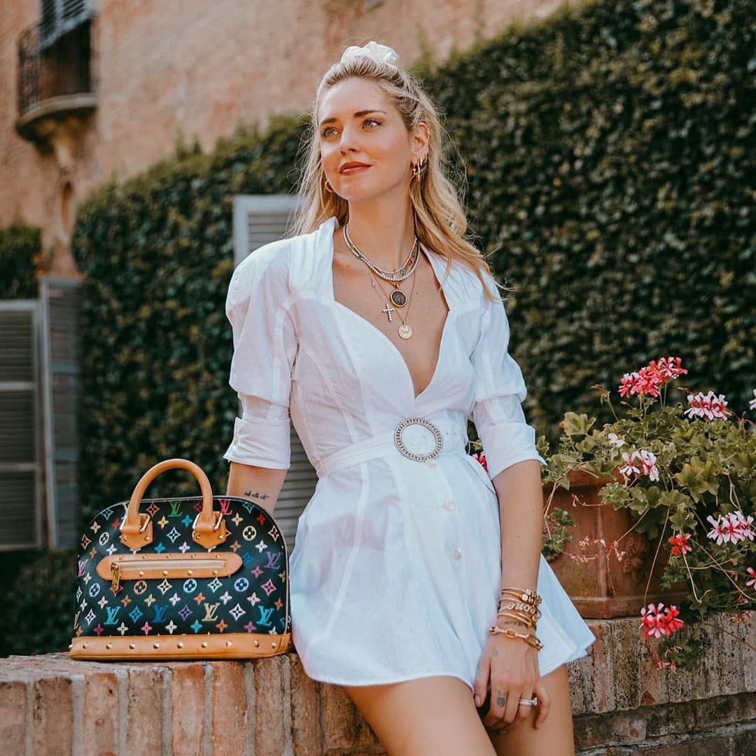 Blonde Saladさんのインスタグラム写真 - (Blonde SaladInstagram)「Not only a white dress but a real summer masterpiece🍦 Steal our muse’s looks to style it at the coolest! #theblondesalad #trend #fashion #chiaraferragni #louisvuitton #whitedress #summer」8月2日 1時28分 - theblondesalad