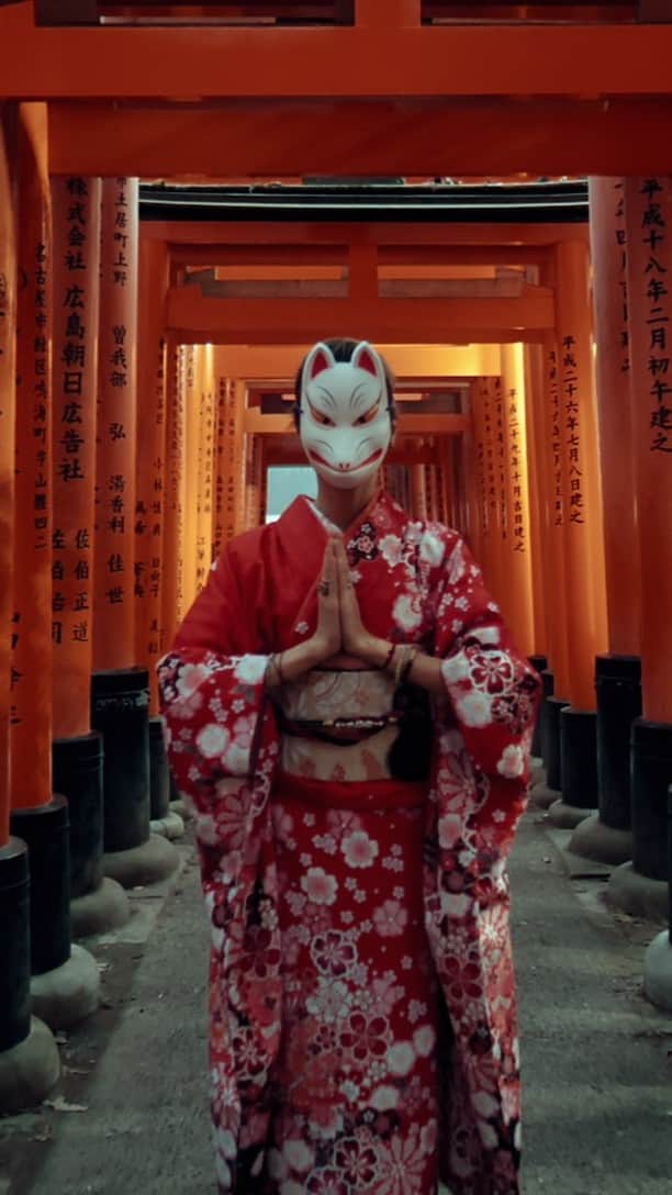 Murad Osmannのインスタグラム：「Stop for a minute to think and realise that every next moment you are not the same, that changes are never going to hold.  Production: @fmt.jetlag Director: @aksenovrus - Thank you for your great vision! Our Travel Partner for Japan  @onetwotrip !  _______________________________________ !!Thanks to the very talented team!!! 3D graphics and post production by @studioknife:  2D graphics and post production by @prand.tv @qeefear @dia.media @angryscrew @salazyrian @hellooo.andrew Music: @vanya.maslov Executive producer: @muradosmann, @arseniyz  Post-production producer: @pavel.gretsky」