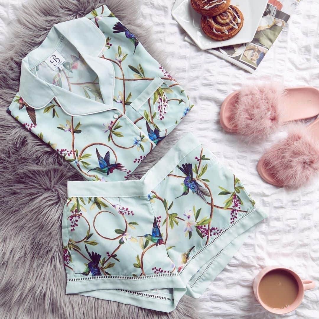 Nextさんのインスタグラム写真 - (NextInstagram)「Do you have time off with the kids this summer? We hope you've had time to relax... treat yourself to some new PJs (and a gold ol' cuppa!) courtesy of @ted_baker 📸 @nextofficial_brands. 🔍 PJs: 577841 & 559241 Slippers: 512315 Mug: 340928. #brandsatnext #tedbaker #morning #relax #pjs #liein #breakfastinbed #nightwear #pyjamas」8月2日 1時38分 - nextofficial