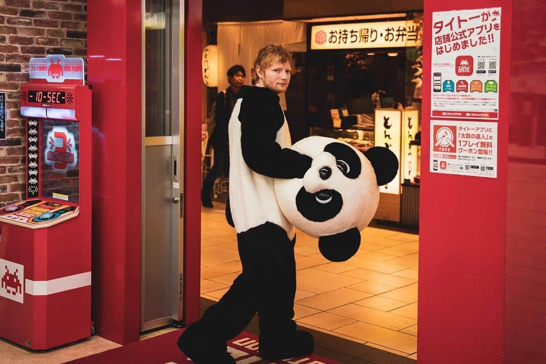 エド・シーランさんのインスタグラム写真 - (エド・シーランInstagram)「#tbt to being a panda in Osaka 📸 @zakarywalters」8月2日 1時57分 - teddysphotos