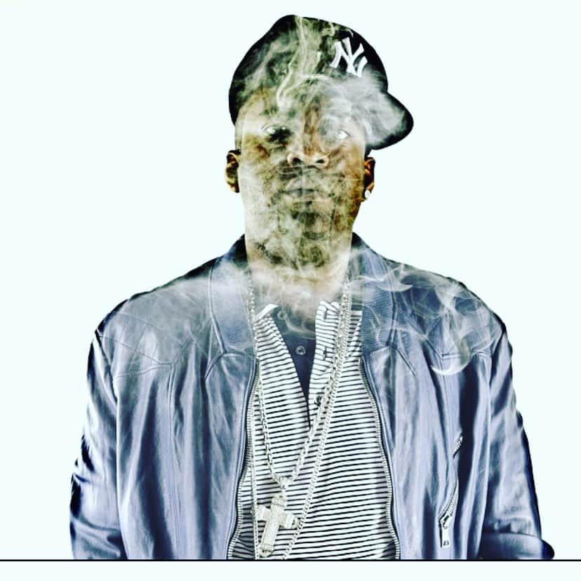 トニー・イエイヨーのインスタグラム：「They really don’t want smoke 💨 we really live our music. 💪🏿. No 🧢」