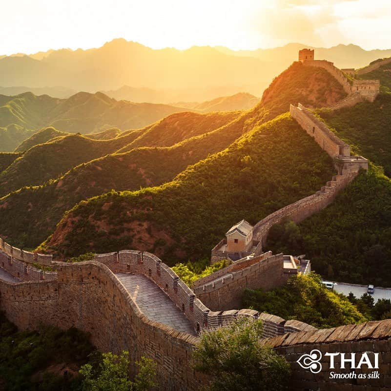 タイ航空さんのインスタグラム写真 - (タイ航空Instagram)「Contrary to popular belief, the Great Wall of China is not visible from the moon. Also, we would recommend that you come see it with your own eyes; it looks most beautiful that way, after all. . #ThaiAirways #China #GreatWall #GreatWallofChina #Beijing #FlyTHAItoBeijing」8月2日 1時56分 - thaiairways