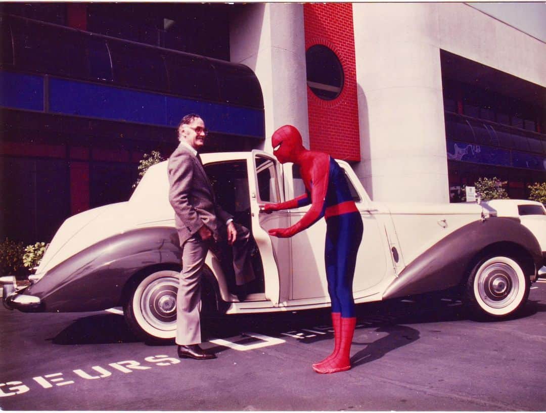 スタン・リーさんのインスタグラム写真 - (スタン・リーInstagram)「Driving Mister Stan. #spiderman #tbt」8月2日 2時01分 - therealstanlee