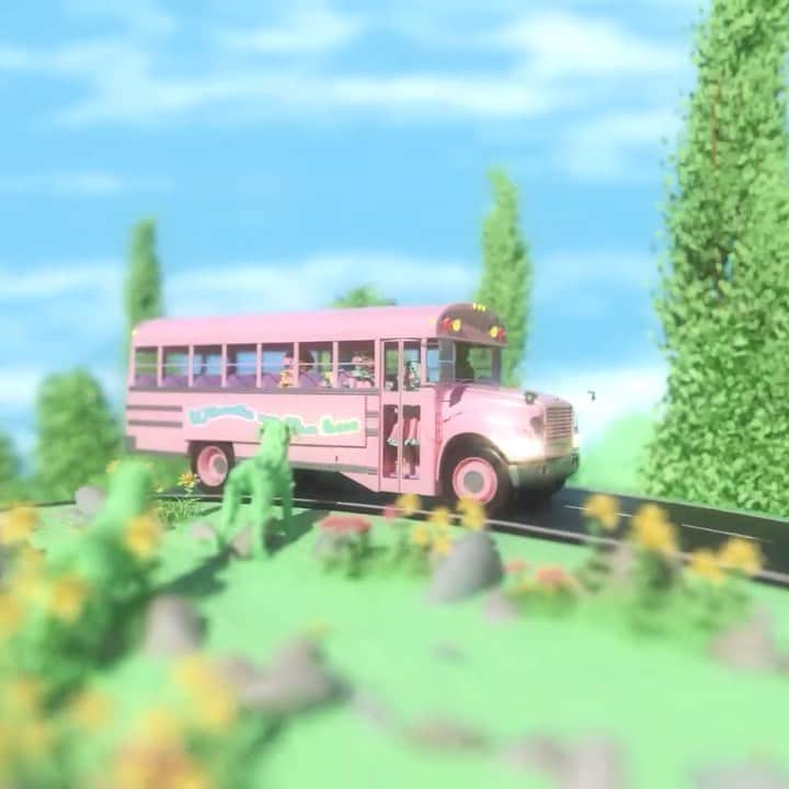 メラニー・マルティネスのインスタグラム：「✨Snippet of “Wheels On The Bus” from K-12✨ "I'm saying nothing, No one's watching us don't give a fuck wheels on the bus. I'm holding it down up in the front, wheels on the bus. Ooh." Artwork: @pastelae」