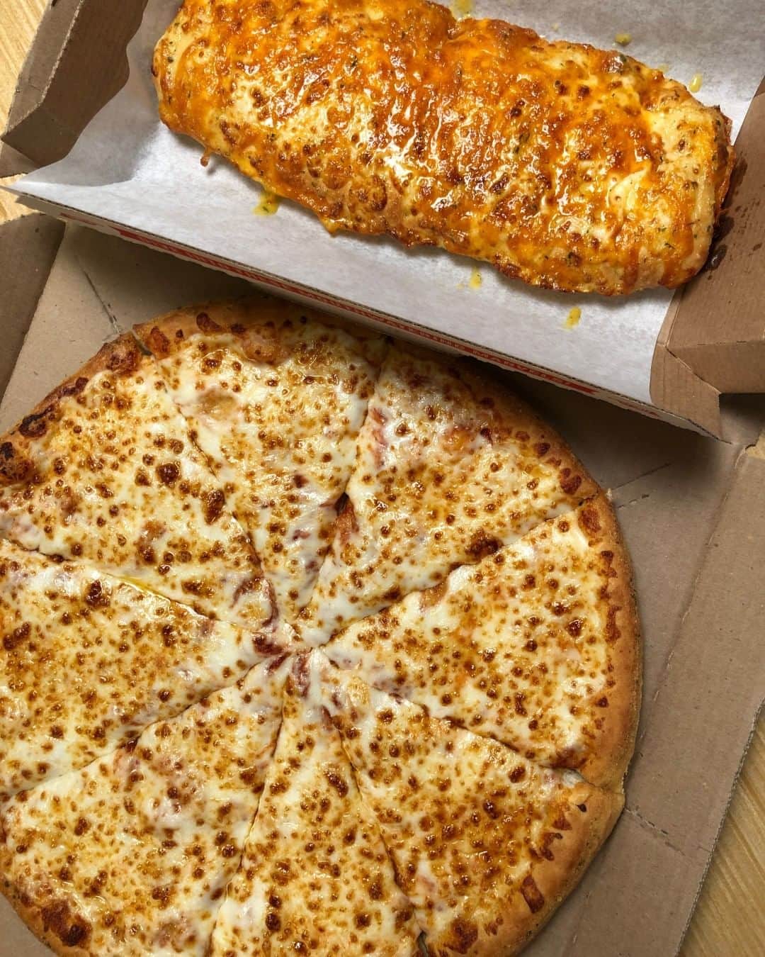 Domino's Pizzaさんのインスタグラム写真 - (Domino's PizzaInstagram)「Cheese with a side of more cheese, please. 🤤」8月2日 2時05分 - dominos