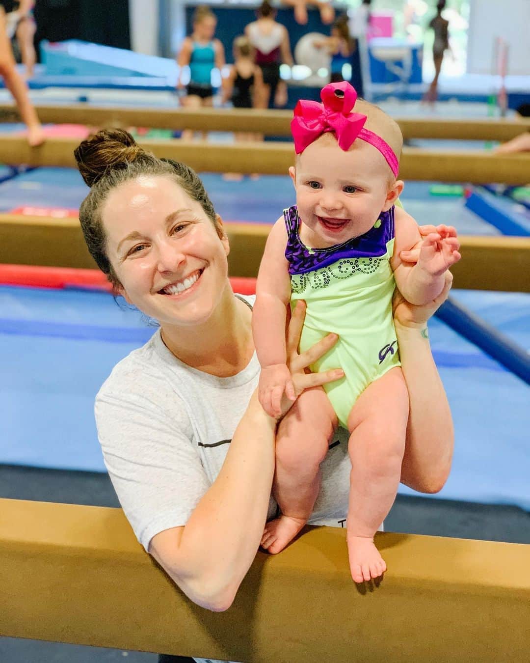 カーリー・パターソンのインスタグラム：「My girl in her first leo & up on momma’s favorite event for the first time🥰 Can’t even take it☺️」