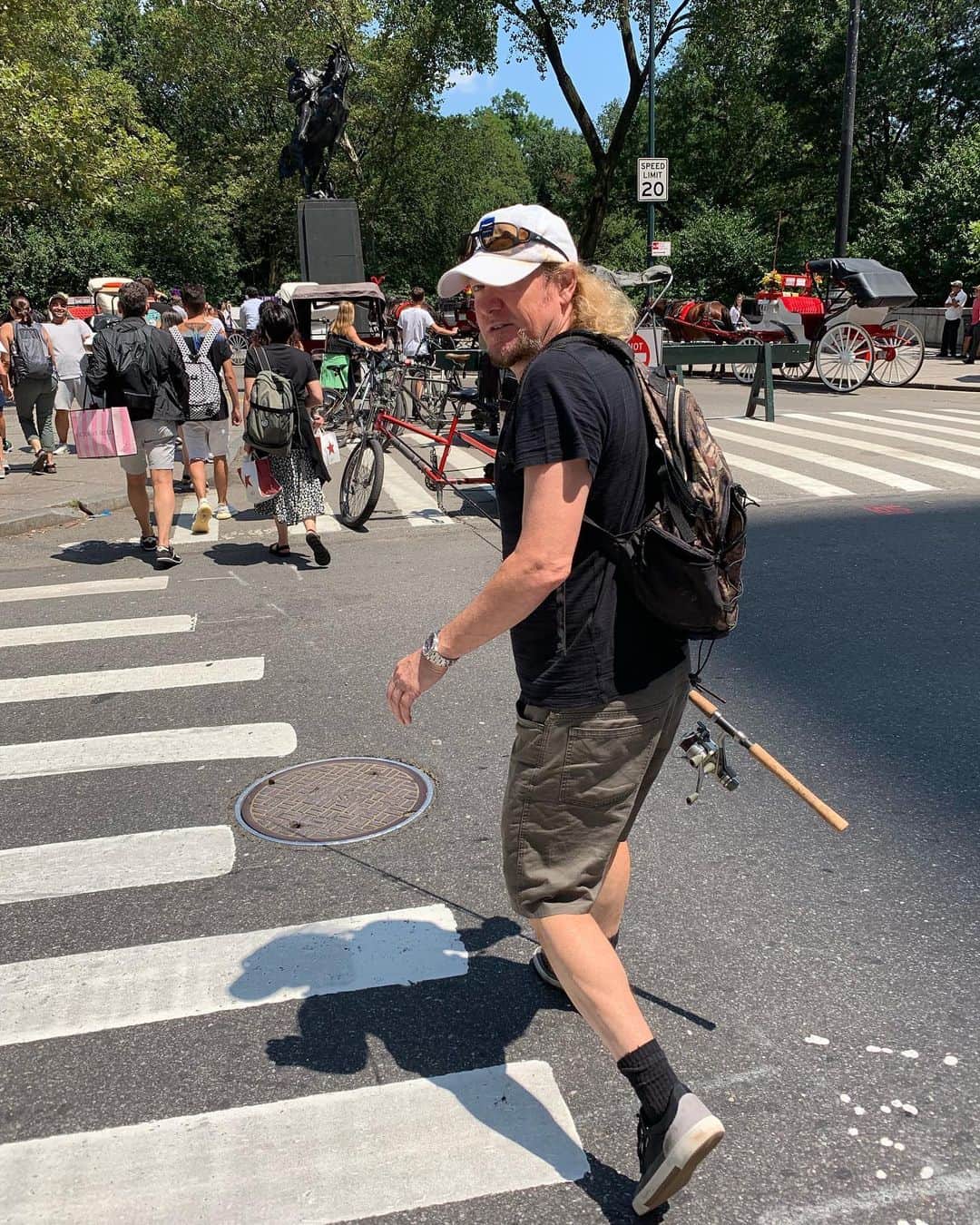 エイドリアン・スミスのインスタグラム：「Going to wet a line #centralpark @ironmaiden #misteradriansmith official! #fishermanslife #summerinthecity #legacyofthebeasttour2019 #adriansmith」