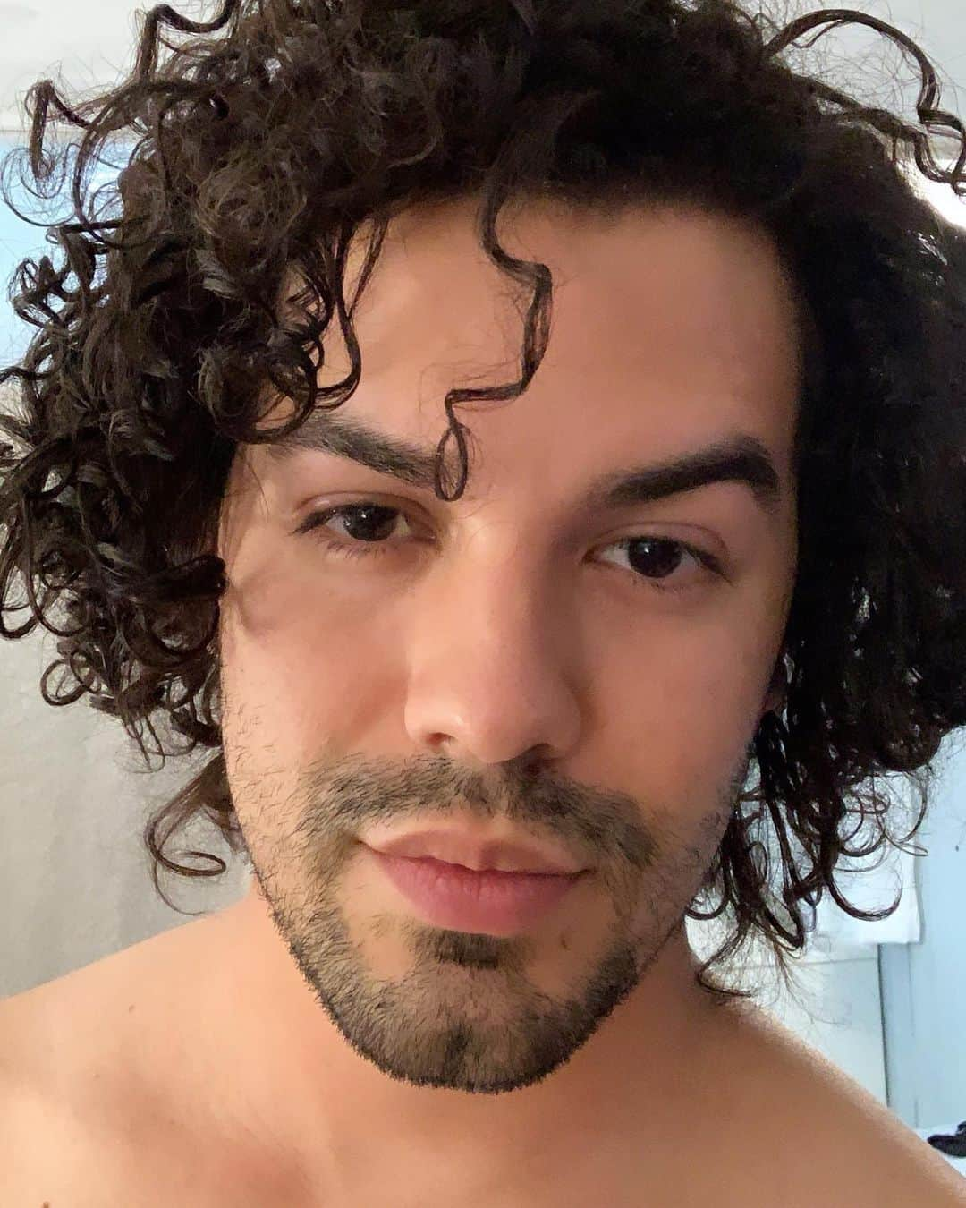 サム・アウヴェスさんのインスタグラム写真 - (サム・アウヴェスInstagram)「How’s my morning hair? 🙈 #natural」8月2日 2時49分 - samalvesmusic