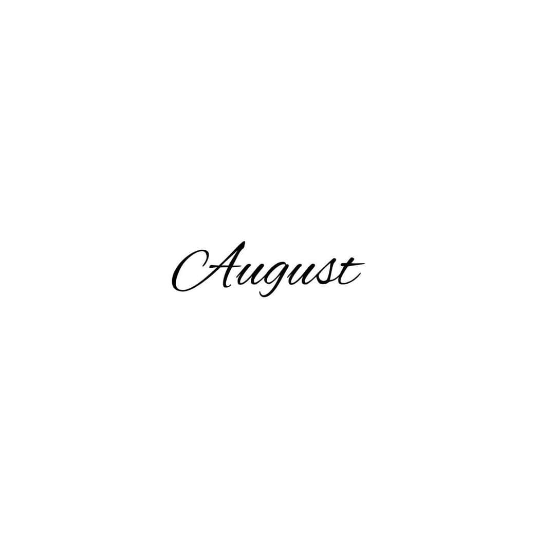のインスタグラム：「August  8月に凸入！！！ あっちゅう間だった◌｡˚✩ やっぱ暑い！！！ 嬉しい♪  この夏を待ってた✩.*˚ 楽しもうﾟ+.*ʚ♡ɞ*.+ﾟ  #august #8月 #summer #夏 #暑い夏 #夏い暑」