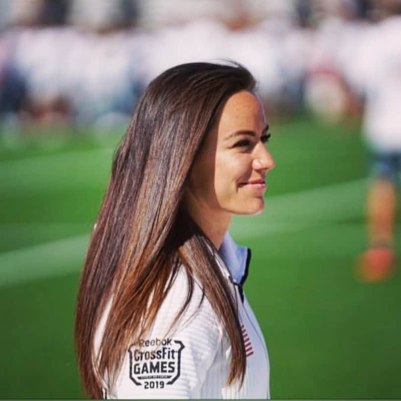 Camille Leblanc-Bazinetさんのインスタグラム写真 - (Camille Leblanc-BazinetInstagram)「Opening ceremony!! 🙌🏽⭐️ “  This is my 10th year in a row and I am here to work my butt off and enjoy every single second with my team krypton 🙌🏽⭐️♥️ 🇨🇦 🇺🇸 “  Always so grateful for this community and being able to share my passion with others ⭐️♥️ 📸: @bownmedia “  20% off everything on my website in honor of the crossfit games use code : ❌ FEROCEGAMES ❌」8月2日 2時48分 - camillelbaz