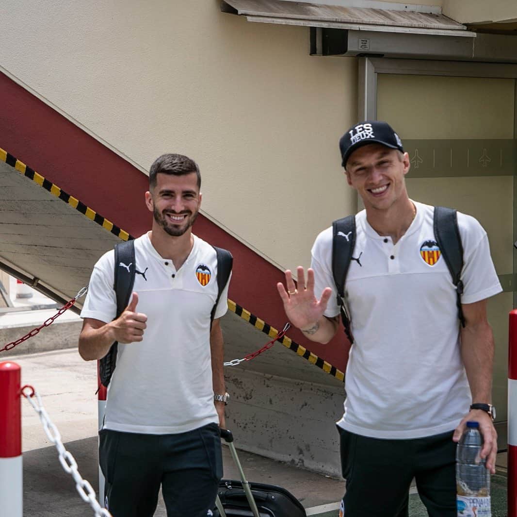 ホセ・ルイス・ガヤのインスタグラム：「Siempre una 😃  @danielwass18 🤚🏻」