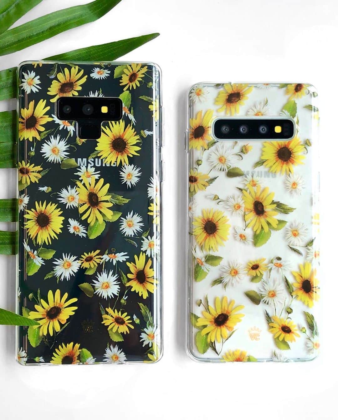 VELVETCAVIARさんのインスタグラム写真 - (VELVETCAVIARInstagram)「TODAY'S FORECAST: BRIGHT AND SUNNY ☀️ just like our Sunflower Daisy Clear Case we're currently loving. 🌻🌼 Seen on a black iPhone 8+. Get yours @velvetcaviar. #velvetcaviar #sunflowers」8月2日 3時03分 - velvetcaviar