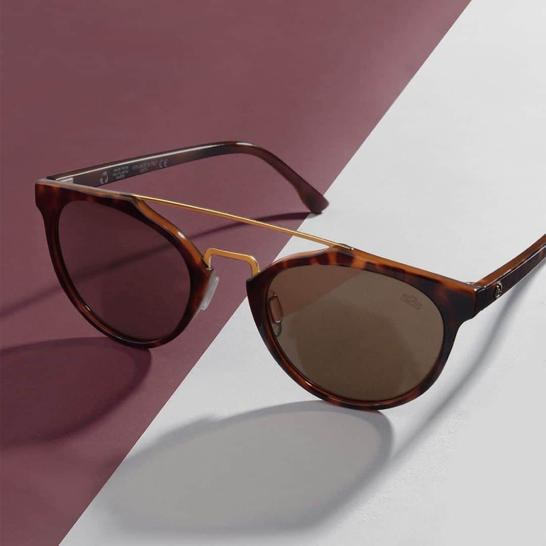 のインスタグラム：「Embodying the Huntsman house style; classic yet innovative, comfortable but stylish - with their sleek gold tone keyhole bridge and smoked brown lenses, our St Tropez sunglasses have been designed to fit perfectly into the Huntsman’s wardrobe for both ladies and gentlemen. Available to shop online now.  #summerstyle #sunglasses #huntsmansavillerow」