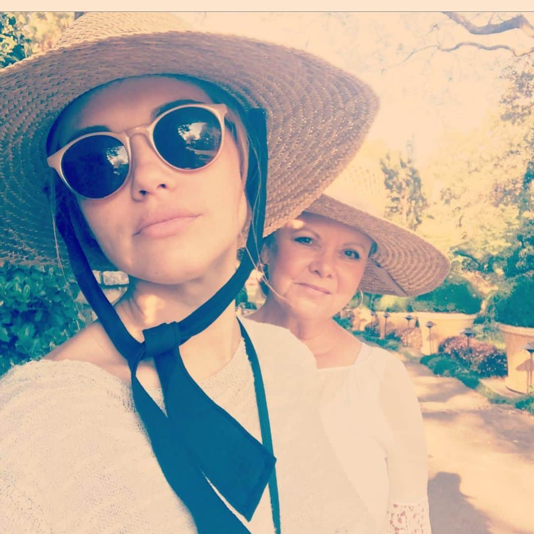 ホーランド・ロデンさんのインスタグラム写真 - (ホーランド・ロデンInstagram)「Seeing my mamma soon❤️ (and stealing this hat)」8月2日 3時19分 - hollandroden