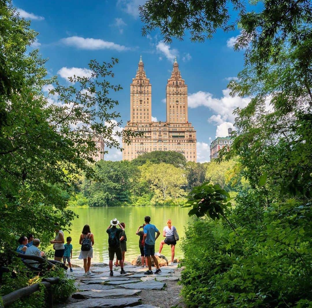 のインスタグラム：「Central Park in the summer captured by @nyclovesnyc  #bondno9 #bondno9ny #newyork #newyorkcity #nyc #summer #centralpark #fragrance #perfume #love」