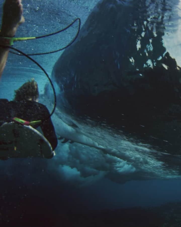 のインスタグラム：「Looking through the trips we took filming View From a Blue Moon and found this session with @bruceirons and @koasmith at a pass in the South Pacific.  It’s kinda interesting to watch an entire session from underwater.  It gives a different take on speed.」