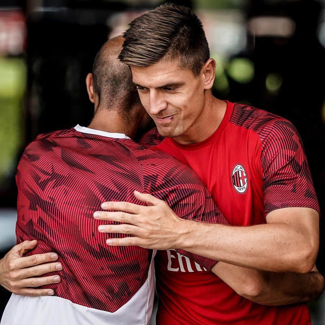 ACミランさんのインスタグラム写真 - (ACミランInstagram)「The lads are back at work! 🔙 I ragazzi sono tornati al lavoro a Milanello! 🔙 #ForzaMilan」8月2日 3時27分 - acmilan