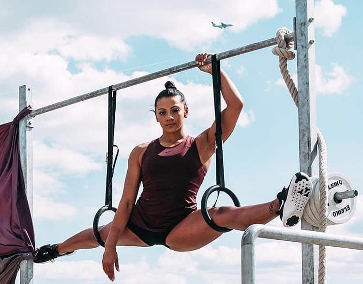 レベッカ・ダウニーさんのインスタグラム写真 - (レベッカ・ダウニーInstagram)「Waiting for the next best click 📸  #TBT with @nikelondon & @wit.training 🖤 #Photoshoot」8月2日 3時28分 - bdownie92