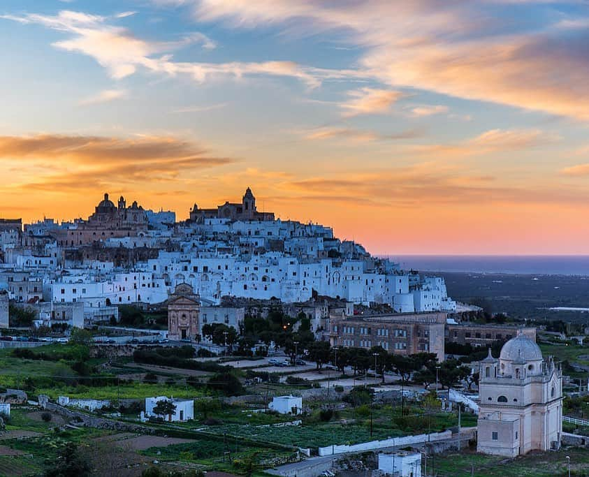 ヨハネス・ヒューブルさんのインスタグラム写真 - (ヨハネス・ヒューブルInstagram)「So much to explore in Puglia #sunset #beautifulcountryside」8月2日 3時28分 - johanneshuebl