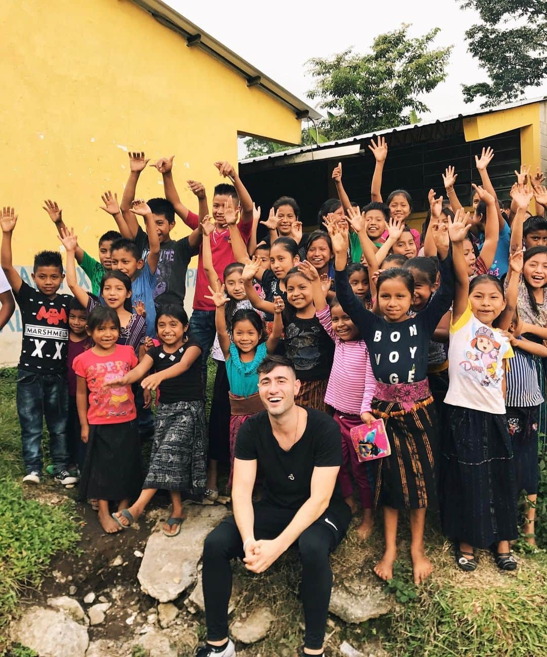 ブラウさんのインスタグラム写真 - (ブラウInstagram)「We recently completed building a $70,000 school in Guatemala with @pencilsofpromise & we’ve raised over $250k total - donating 🎵 streaming profits from my songs!  Would any of you wanna visit the next one with me?  I met with @carlysotas from the PoP team this week, and i’m planning on donating the next round of $ to build a new school in Laos; I think it would be dope to take some of you with me!」8月2日 3時50分 - 3lau