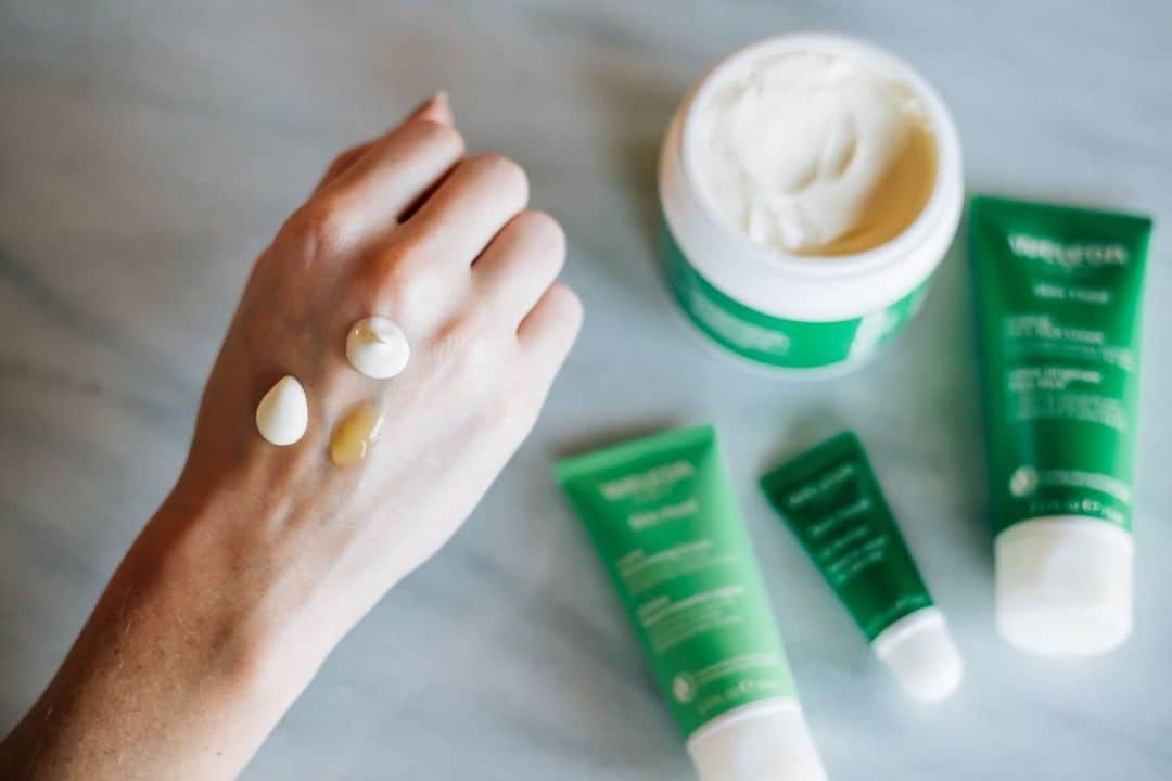 Weledaのインスタグラム：「The best way to maximize your skin care benefits is to apply your products from lightest to richest! Below is our suggested order to apply Weleda products👇🏼⠀⠀⠀⠀⠀⠀⠀ ⠀⠀⠀⠀⠀⠀⠀⠀⠀ 🌿 Prep skin to receive quenching hydration and nourishing treatments with a mild cleanser and a refreshing toner. ⠀⠀⠀⠀⠀⠀⠀⠀⠀ ⠀⠀⠀⠀⠀⠀⠀⠀⠀ 🌿 Follow with the lightest weight product next. For example, a serum or concentrate. ⠀⠀⠀⠀⠀⠀⠀⠀⠀ ⠀⠀⠀⠀⠀⠀⠀⠀⠀ 🌿  After applying a daily moisturizer, finish with your enriching oil or intensely hydrating balm. ⠀⠀⠀⠀⠀⠀⠀⠀⠀ ⠀⠀⠀⠀⠀⠀⠀⠀⠀ 🌿 Bonus Tip: Wait a few moments between layers to allow them to penetrate! #WeledaSkin」