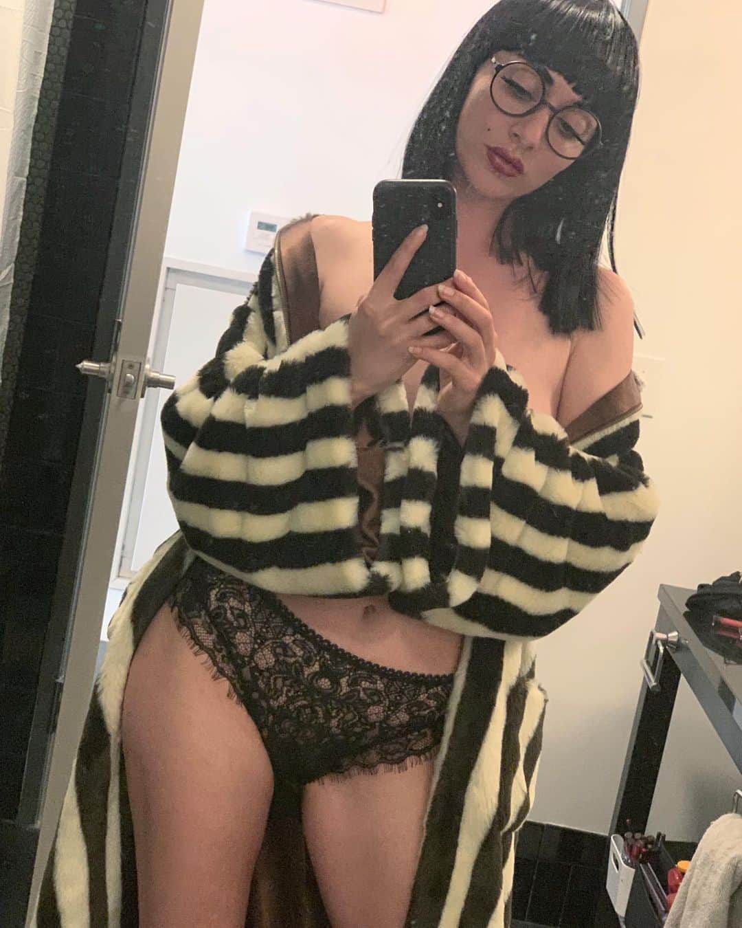 カーミンのインスタグラム：「Edna has entered the chat」