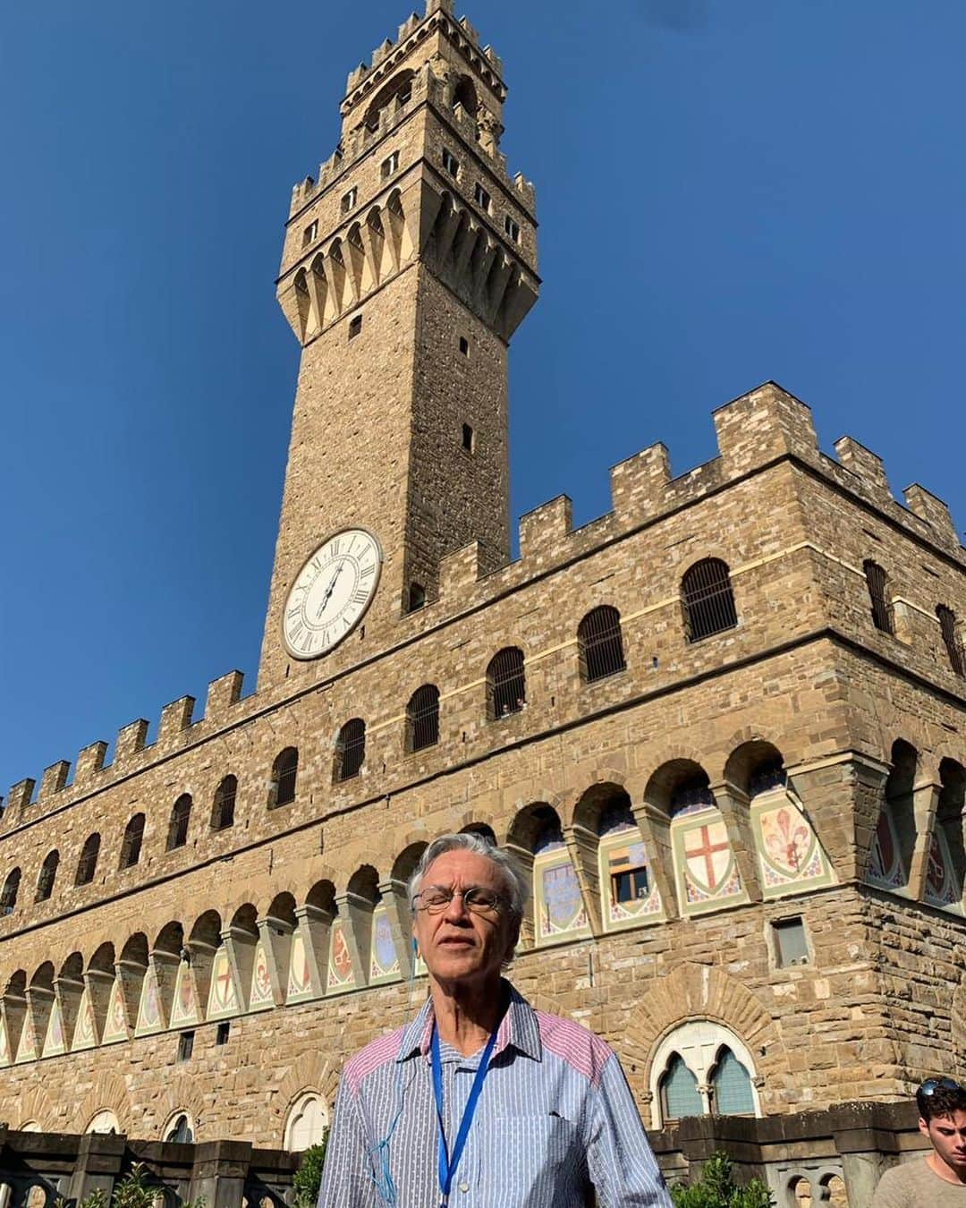 カエターノ・ヴェローゾさんのインスタグラム写真 - (カエターノ・ヴェローゾInstagram)「#tbt recente em #Florença! Day off visitando a @uffizigalleries e a #GalleriaDellAcademia, lugares incríveis! 🇮🇹 Próxima parada da turnê #Ofertório: #BOGOTÁ. - Agenda completa: 🗓12/09 - Bogotá 🗓14/09 - Barranquilla 🗓16/09 - Medellín 🗓20/09 - Buenos Aires 🗓22/09 - Rosário 🗓24/09 - Montevidéu 🗓26/09 - Santiago do Chile 🗓04/10 - Belo Horizonte 🗓25 e 26/10 - Salvador (Em breve) 🗓23/11 - São Paulo 🗓30/11 - Rio de Janeiro - 🎧 Ouça o álbum do show, disponível em todas as plataformas digitais (link nos stories) - #CaetanoVeloso #CaetanoMorenoZecaTomVeloso #UnsProduções」8月2日 4時56分 - caetanoveloso