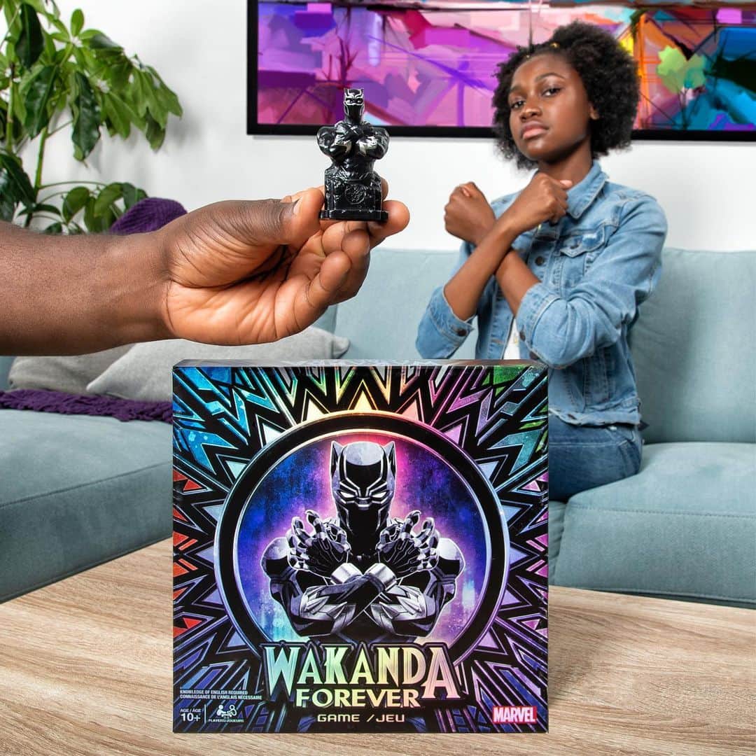 Marvel Entertainmentさんのインスタグラム写真 - (Marvel EntertainmentInstagram)「Save Wakanda! Do you have what it takes to become the next Black Panther? Get ready to scream #WakandaForever in @spinmastergames new board game, launching today at Walmart and Target. #ad」8月2日 5時09分 - marvel