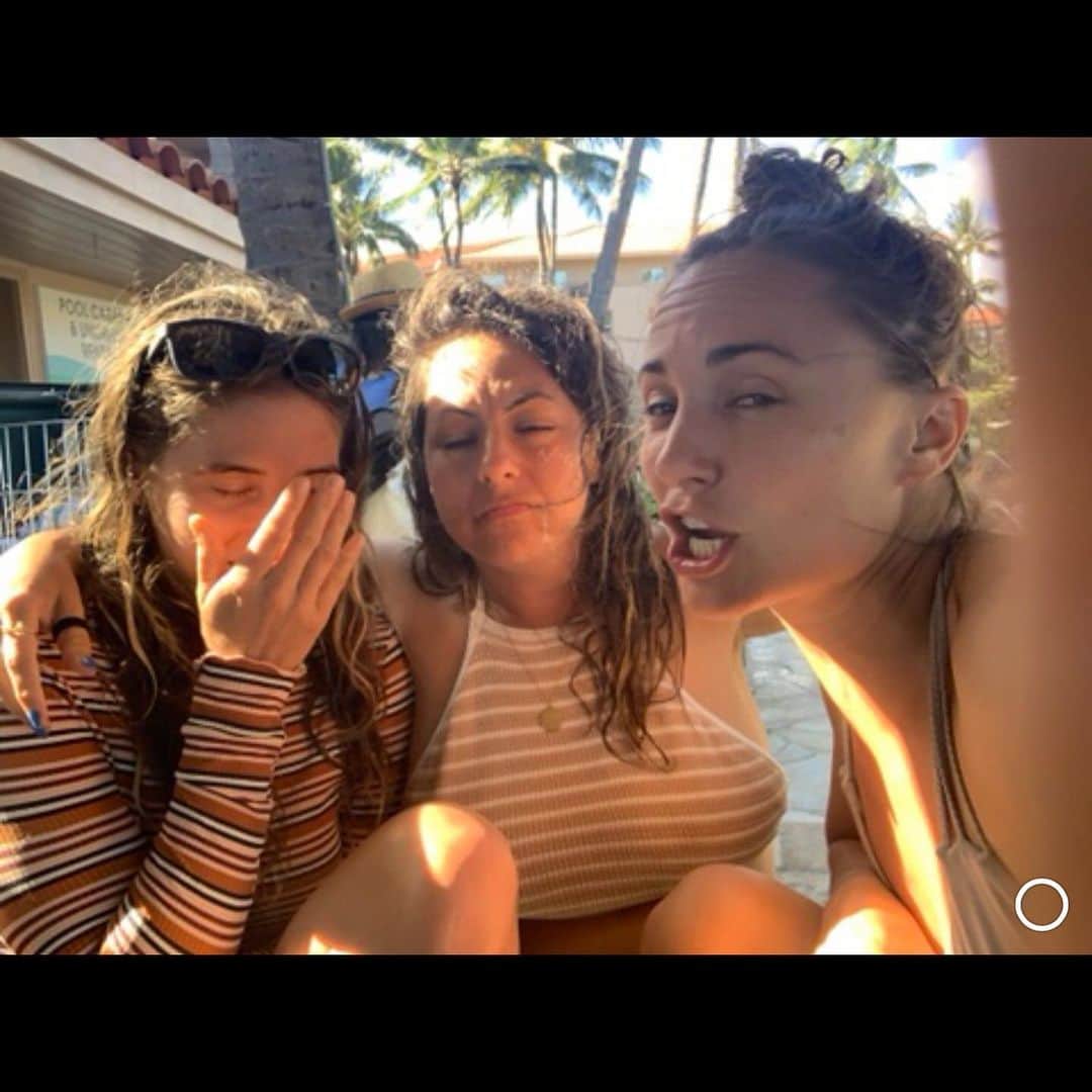 ブリアナ・エヴィガンのインスタグラム：「What is going on here?! Please feel free to comment what were each thinking... Some more of my favs, what a trip this was. ❤️ #kauai」