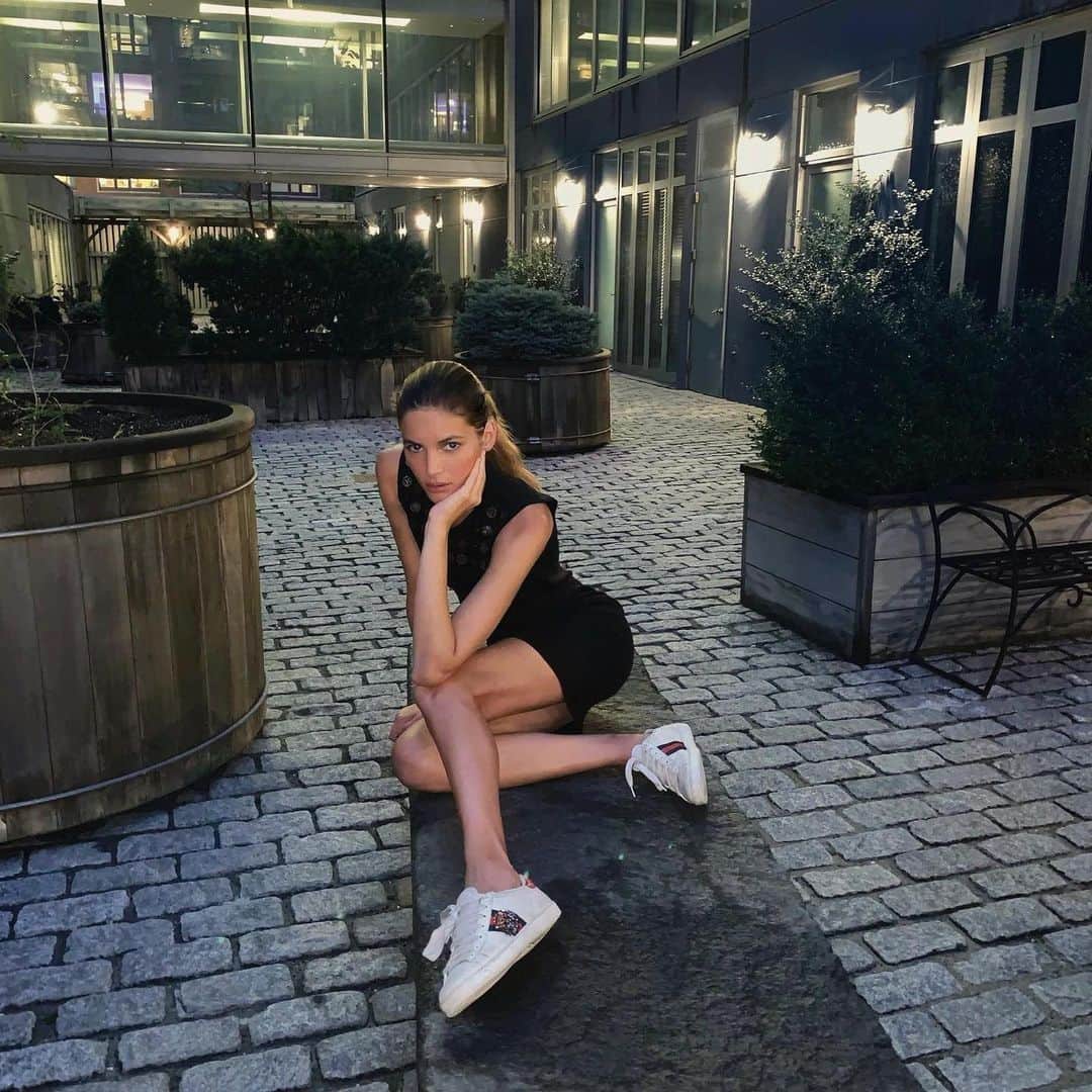 ヴァレリー・カウフマンのインスタグラム：「Night moves 🖤」