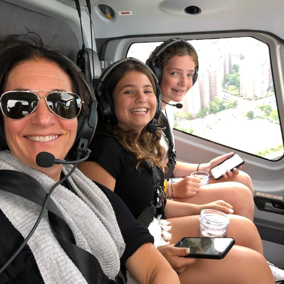 ボビー・ブラウンのインスタグラム：「#whynot girls day out. @flyblade」
