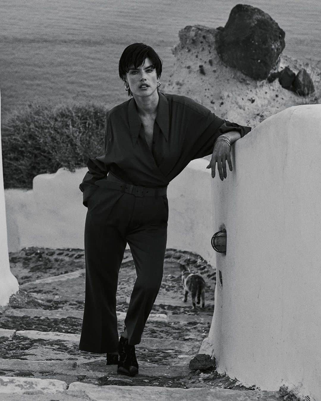 アレッサンドラ・アンブロジオさんのインスタグラム写真 - (アレッサンドラ・アンブロジオInstagram)「Vogue Greece  Back to the 90’s 🖤」8月2日 6時34分 - alessandraambrosio