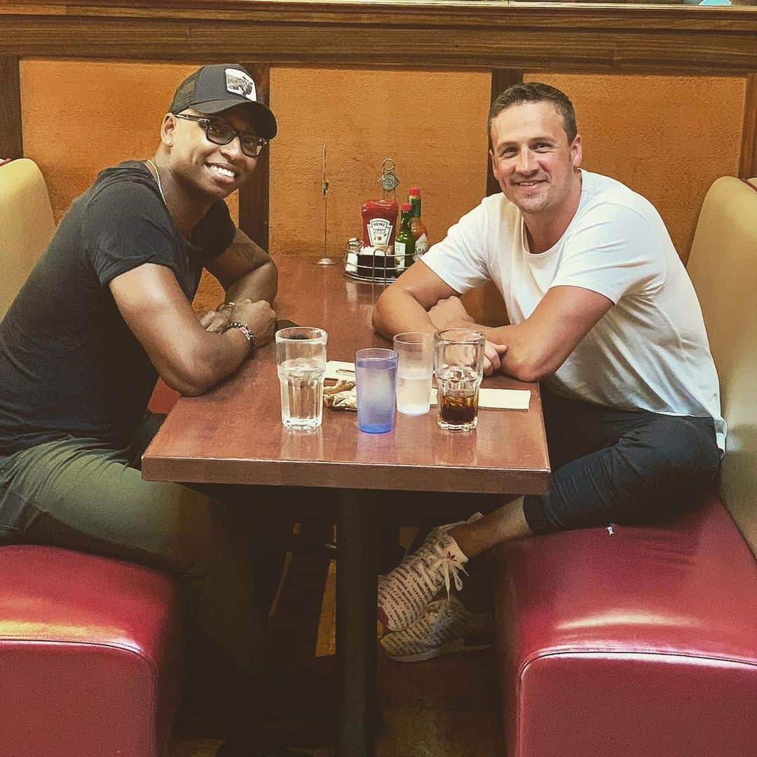 ライアン・ロクテさんのインスタグラム写真 - (ライアン・ロクテInstagram)「Catching up you with my brother @cullenjones it’s too funny cuz our entire meal all went talked about was diaper changing, how our kids are growing up, the new technology to help calm our kids, delivery room, the frustration at times , of course the smile our kids give us. Times have changed. #dadlife #prouddads」8月2日 6時36分 - ryanlochte