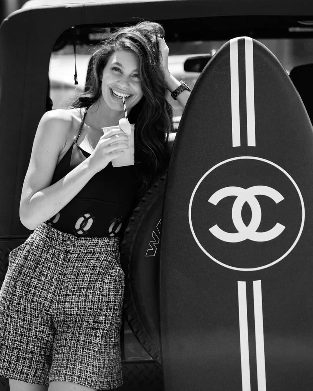 カミ・モローネさんのインスタグラム写真 - (カミ・モローネInstagram)「@chanelofficial interview on @coveteur 🏄‍♀️」8月2日 6時54分 - camilamorrone