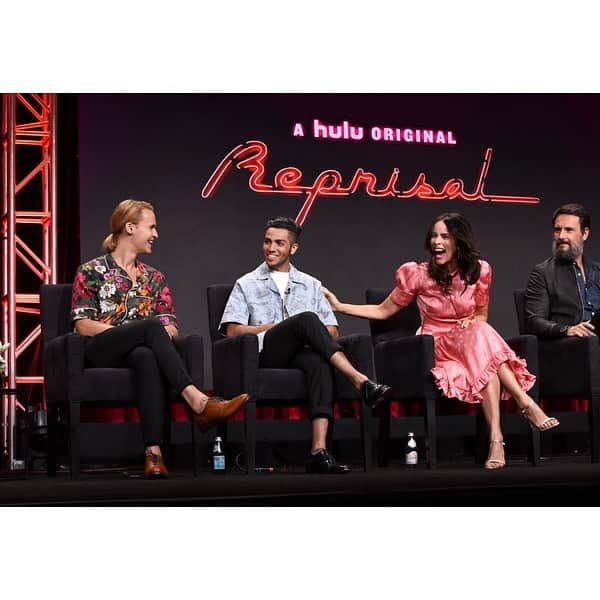 アビゲイル・スペンサーさんのインスタグラム写真 - (アビゲイル・スペンサーInstagram)「Chemistry & Crossed Legs. Some of the #Reprisal gang at last week’s #TCA panel. #December6th @hulu @reprisalonhulu @aenetworks #tbt」8月2日 6時49分 - abigailspencer