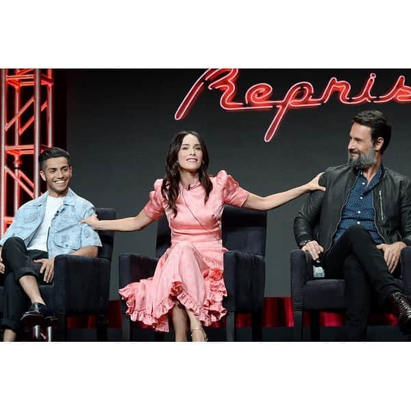 アビゲイル・スペンサーさんのインスタグラム写真 - (アビゲイル・スペンサーInstagram)「Chemistry & Crossed Legs. Some of the #Reprisal gang at last week’s #TCA panel. #December6th @hulu @reprisalonhulu @aenetworks #tbt」8月2日 6時49分 - abigailspencer