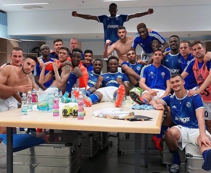 リオネル・キャロルのインスタグラム：「Next step 🔵⚪️ #uel」