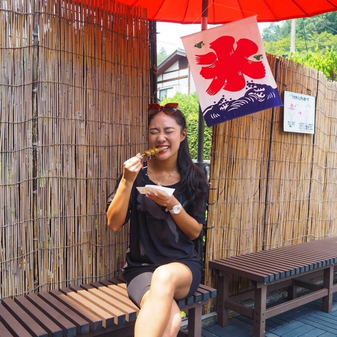 角田聖奈さんのインスタグラム写真 - (角田聖奈Instagram)「高尾山食べ歩き😋🍡🍡 登る前におだんご🍡途中でもおだんご🍡降りてからお蕎麦🍜と甘酒🍶 途中に美味しいおだんごが設置されてる山登りなら有酸素運動嫌いな私でも登れる💕 暑かったからお水たくさん飲んで汗かいて、最後は温泉で癒された🧖‍♀️♨️ 楽しかったからまたいこう🤙 #高尾山 #高尾山薬王院 #高尾山山頂 #高尾山温泉 #山登り #ハイキング #有酸素運動 #自然 #緑 #山 #おだんご #蕎麦 #グルメ #温泉 #フィットネス #ボディメイク #健康美 #ヘルシー #夏 #アクティブ女子 #食べて痩せる #パーソナルトレーナー #フィットネスモデル」8月2日 18時07分 - seina1105