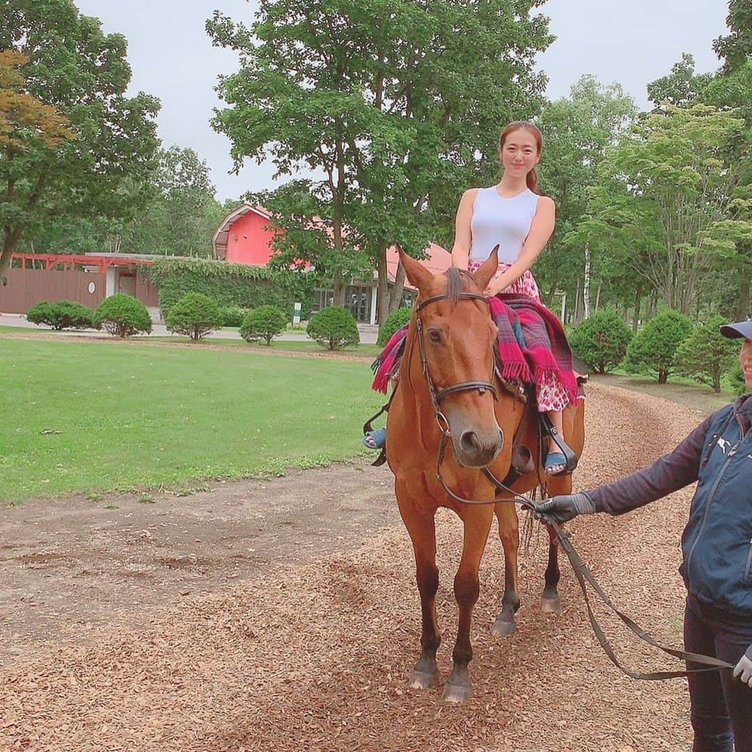 市原佑梨さんのインスタグラム写真 - (市原佑梨Instagram)「乗馬したい🐴✨お馬ちゃんほんと可愛いね☺️💓 ある意味これも乗馬になる🤔❓ I want to go horseback riding. Horses are cute❤️ #horse#horseriding#instadaily😉#instadailyphoto#乗馬#馬」8月2日 18時03分 - yuri_ichihara