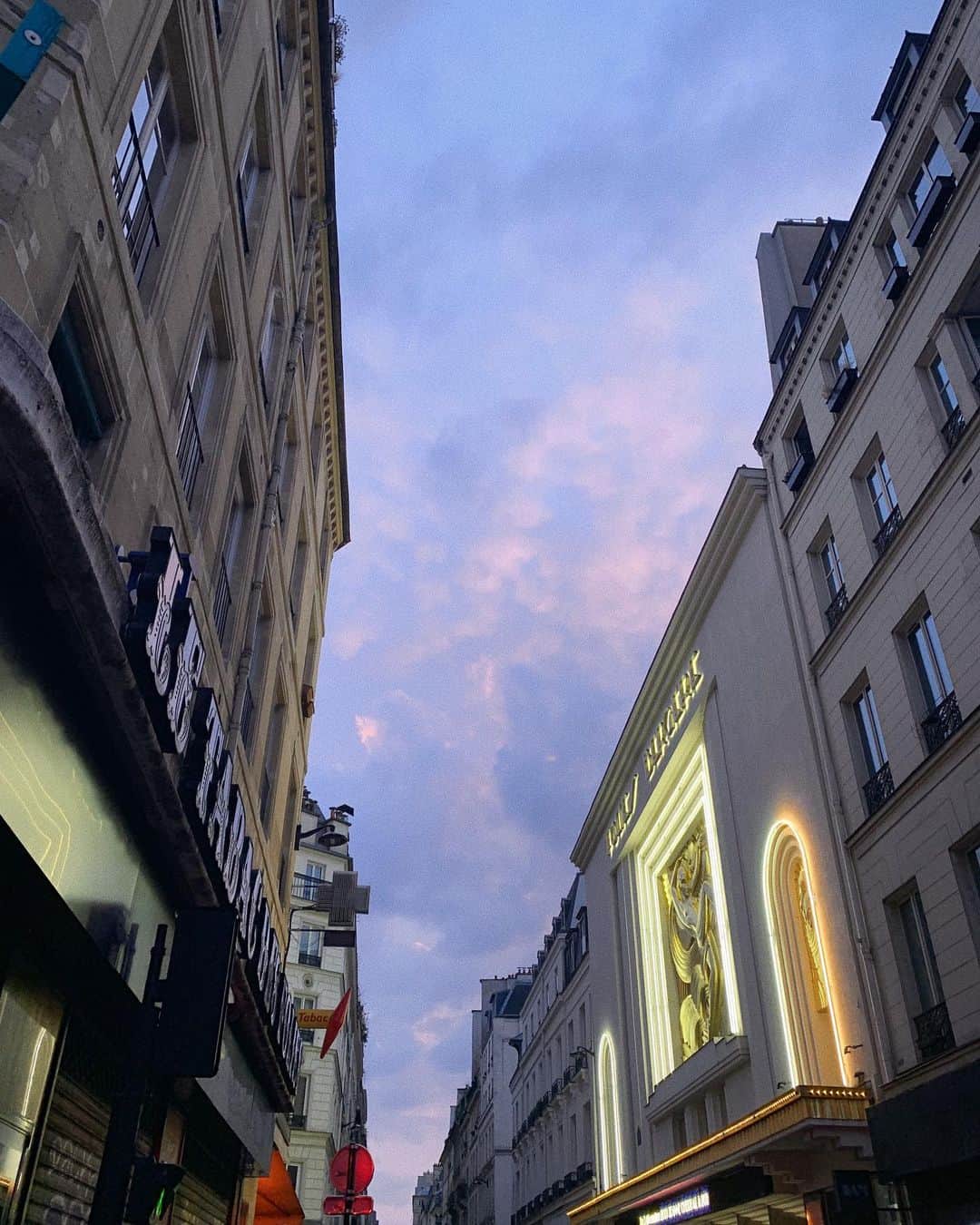 KEISUKE SYODAさんのインスタグラム写真 - (KEISUKE SYODAInstagram)「This color tho... Cotton candy color 🍭 #paris #sky #cottoncandy #colors」8月2日 18時04分 - keisukesyoda