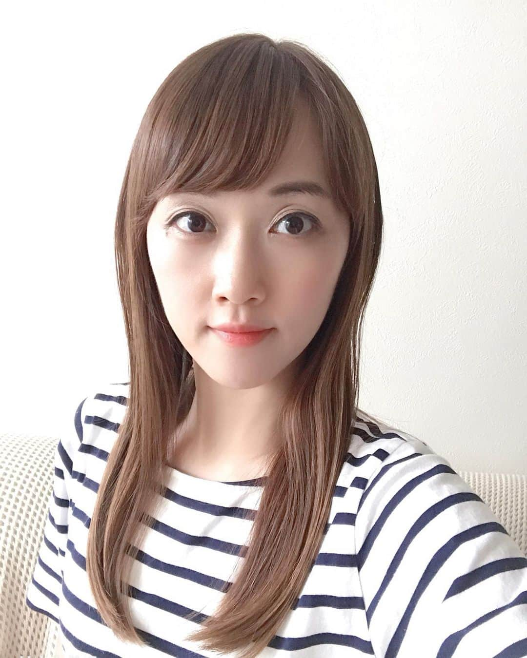 花里まなさんのインスタグラム写真 - (花里まなInstagram)「今日は美容院へ💇‍♀️﻿ 同じ美容院に通われてるともさん#悠未ひろ さんと丁度LINEをしていたら、ともさんも銀座にいらっしゃるという事で…﻿ わざわざいらしてくださいました🤩﻿ なんてお優しいお方🥺✨💕﻿ ﻿ 久しぶりにお会いできてお話できて嬉しかったです❤️﻿ ﻿ お写真は、ともさんもノーメイクで私も前髪パーマ中のお恥ずかしい姿だったので、動物になれるアプリで撮りました😂ともさん可愛い💕﻿ ﻿ 夏の汗と湿気で前髪がペタッとなるのが嫌だったのですが、前髪パーマでふわっとナチュラルなウエーブができて大満足です🌟﻿ @a.threem さん、いつもありがとうございます🥰﻿ ﻿ さぁ❣️ライブまであと一週間…﻿ 暑さに負けず頑張ります🙋‍♀️✨﻿ ﻿ #美容院﻿ #アズリーム ﻿ #前髪パーマ﻿ ﻿」8月2日 16時32分 - aiko_mana18