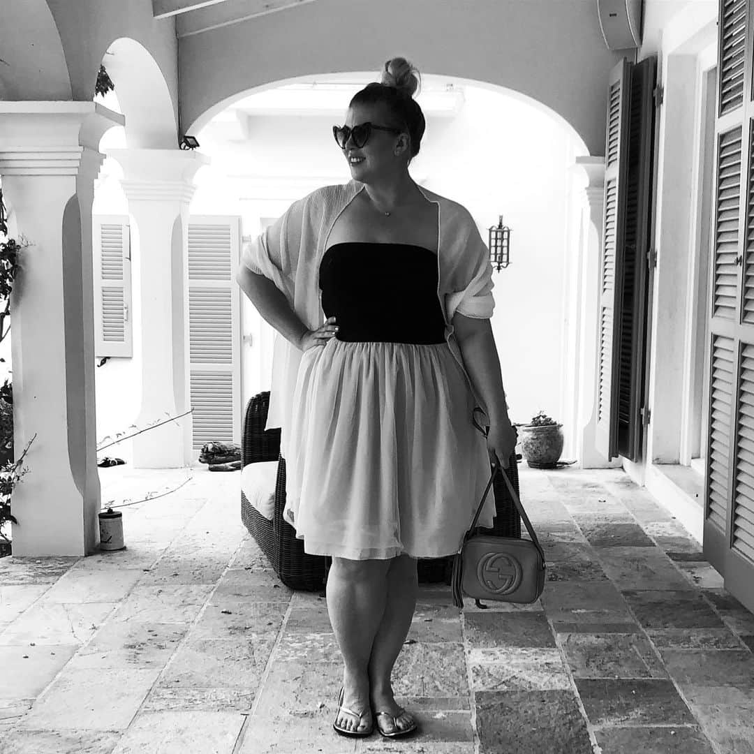 ルイーズ・ペントランドさんのインスタグラム写真 - (ルイーズ・ペントランドInstagram)「(Totally unrelated photo because currently look like an egg 🥚) . Good Friday to you!!🎉 I’m having a Mummy Day (with a bit of work squashed into nap time 😂 #TheJuggle) and we’ve started off well! . Everyone’s fed and dressed, the house is reasonably tidy (rare), the washings on (mmmm clean sheets tonight!) and the sun is shining! Feeling good!! . What do you have on today? Anything exciting this weekend? ✨💖🌈 #LouisePentlandStyle」8月2日 16時43分 - louisepentland