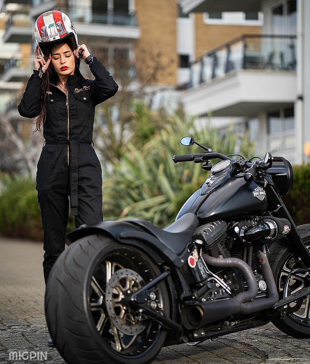 epidemic_motorsさんのインスタグラム写真 - (epidemic_motorsInstagram)「Via @marina.oliveiira  Photography @migpinmoto  #motorcycle #harley #harleydavidson #softail #softailslim #twowheels  #harleyride #harleywoman #harleygirl #harleylife #blackharleyriders #black #rockergirl #rockandroll #lovethisbike #harleyforlife #photoshoot #darkrosebr」8月2日 17時02分 - epidemic_motors