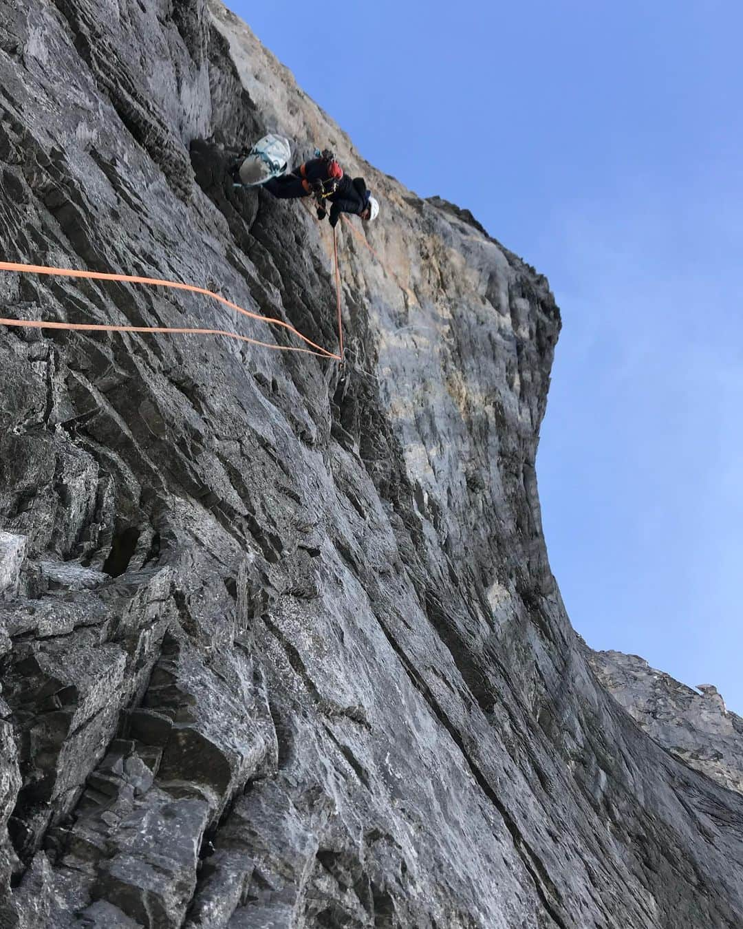 ニナ・カプレツさんのインスタグラム写真 - (ニナ・カプレツInstagram)「August 1. 🇨🇭🇨🇭🇨🇭 marked my fist time climbing on the Eiger North face.  Had a propre introduction by @rogerschaeli on some adventure climbing on that gigantic face!  Solid Swiss climbing crew eating fondue, because it’s how it goes...😜 @rogerschaeli @stephansiegrist @sutertobias @cedriclachat @guillaume_broust  #eigeradventure #lovelife #swissstyle🇨🇭 #petzlteam #helmetup  @petzl_official @arcteryx @scarpaspa」8月2日 17時04分 - ninacaprez