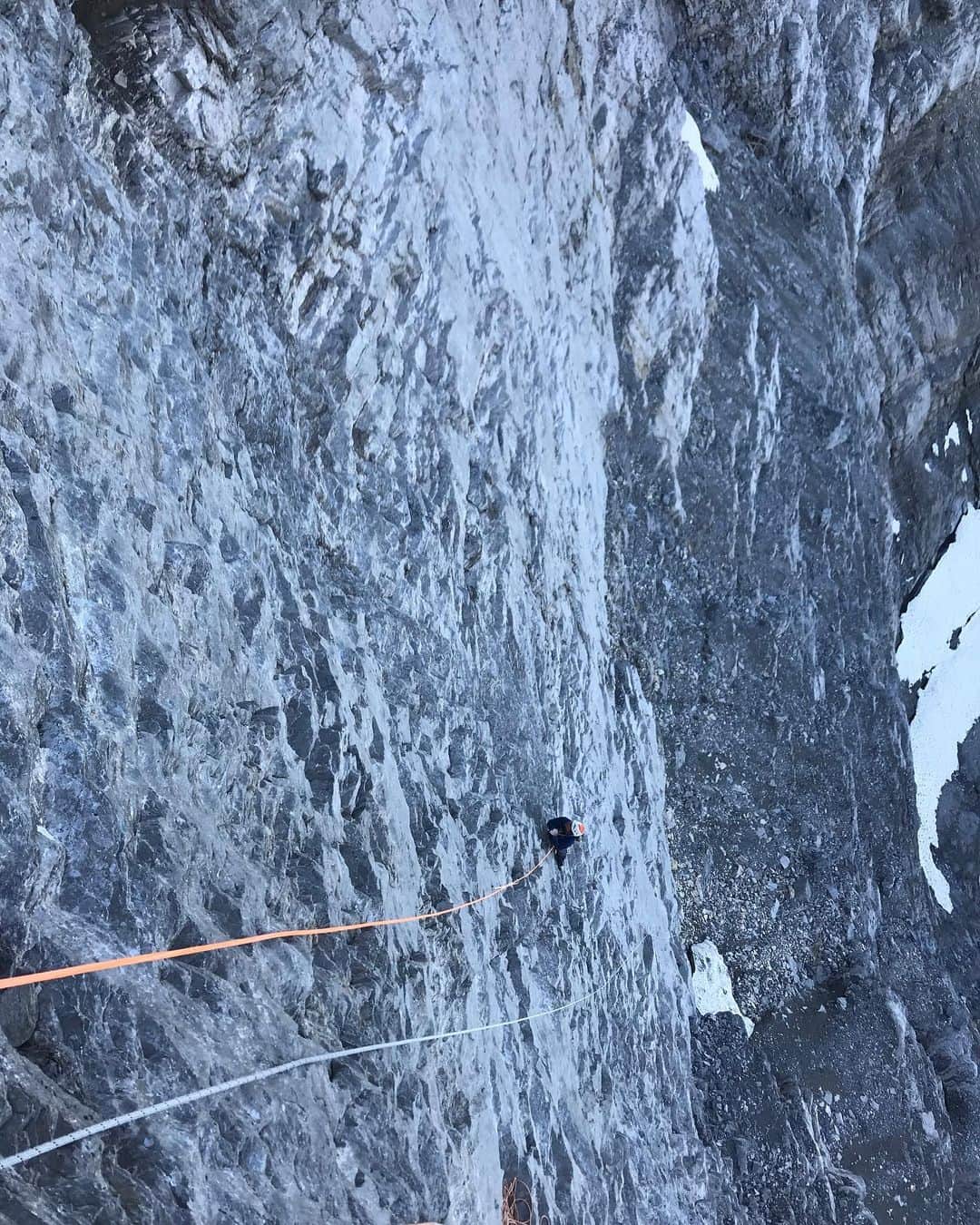 ニナ・カプレツさんのインスタグラム写真 - (ニナ・カプレツInstagram)「August 1. 🇨🇭🇨🇭🇨🇭 marked my fist time climbing on the Eiger North face.  Had a propre introduction by @rogerschaeli on some adventure climbing on that gigantic face!  Solid Swiss climbing crew eating fondue, because it’s how it goes...😜 @rogerschaeli @stephansiegrist @sutertobias @cedriclachat @guillaume_broust  #eigeradventure #lovelife #swissstyle🇨🇭 #petzlteam #helmetup  @petzl_official @arcteryx @scarpaspa」8月2日 17時04分 - ninacaprez