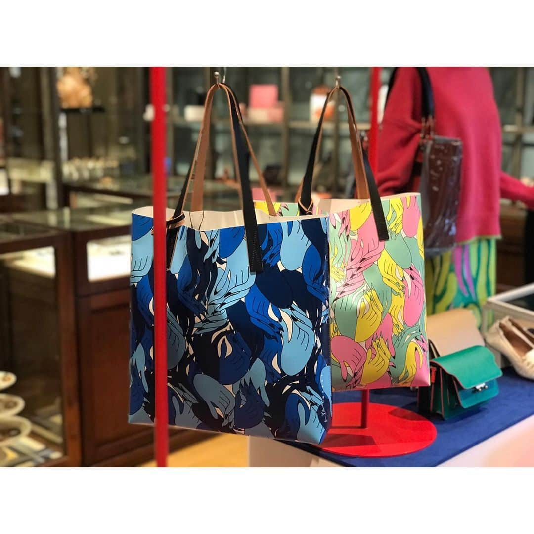 TOMORROWLAND 渋谷本店さんのインスタグラム写真 - (TOMORROWLAND 渋谷本店Instagram)「. <MARNI> 1.drawstring bag 33-95-03026 ¥123,000+tax  2.2way tote 33-95-03029 ¥49,000+tax  3.trunk bag medium 33-95-03028 ¥198,000+tax trunk bag mini 33-95-03029 ¥165,000+tax  #marni #19fw #newarrivals #totebag #trunkbag #drawstringbag #fashion #tomorrowland @tomorrowland_shibuya @tomorrowland_womens」8月2日 17時18分 - tomorrowland_shibuya