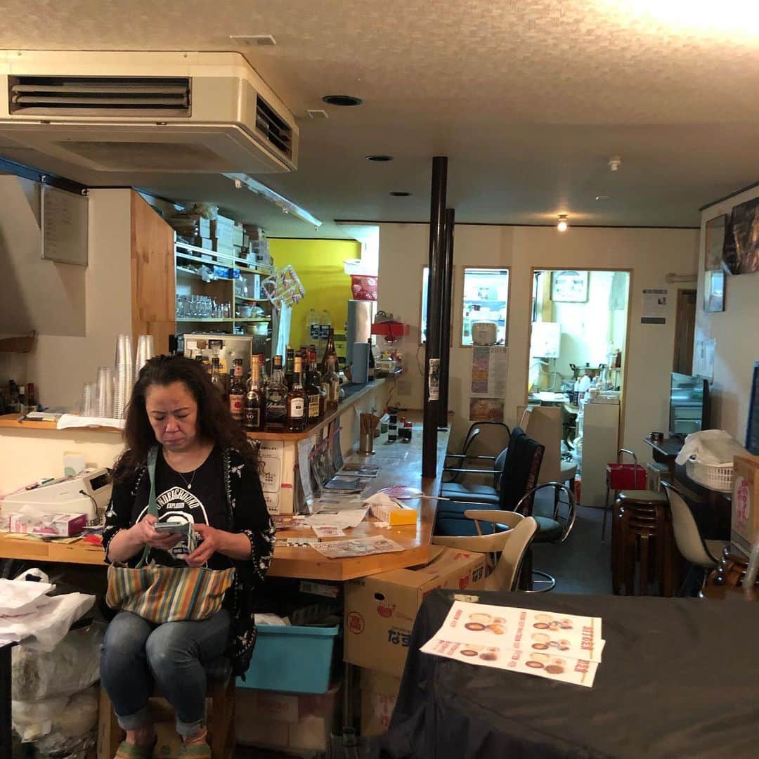 山川のりをのインスタグラム：「今夜は大阪難波屋にてギターパンダライブです。18時30分/19時、投げ銭です。共演は野村麻紀さん。お近くの方々会いにきてアイニージュー！」