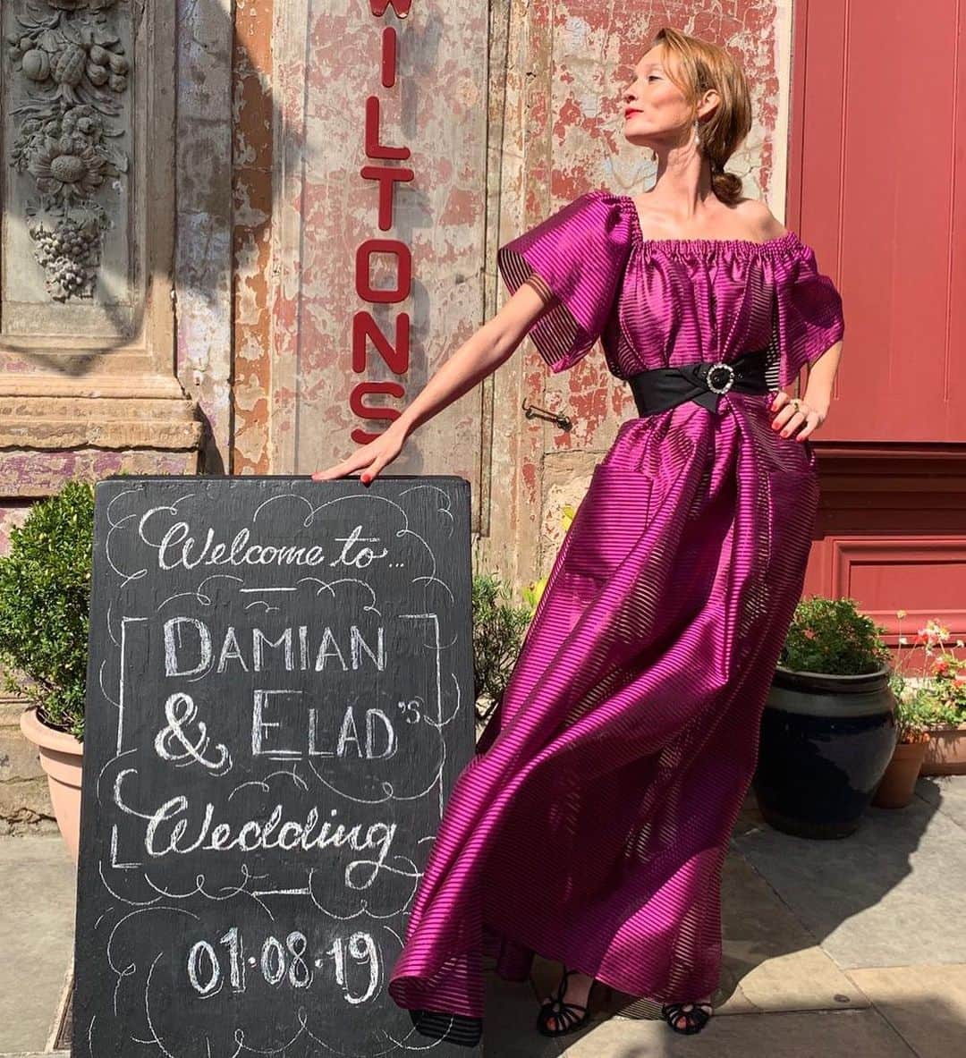 アレクシマビーユのインスタグラム：「Audrey Marnay shine in @alexismabille evening gown @damianfoxe & @mrbitton wedding ❤️ #audreymarnay #friend #purpledress #dolcevita #damianfoxe #eladbitton #happyface #wedding #happytime #congrats」