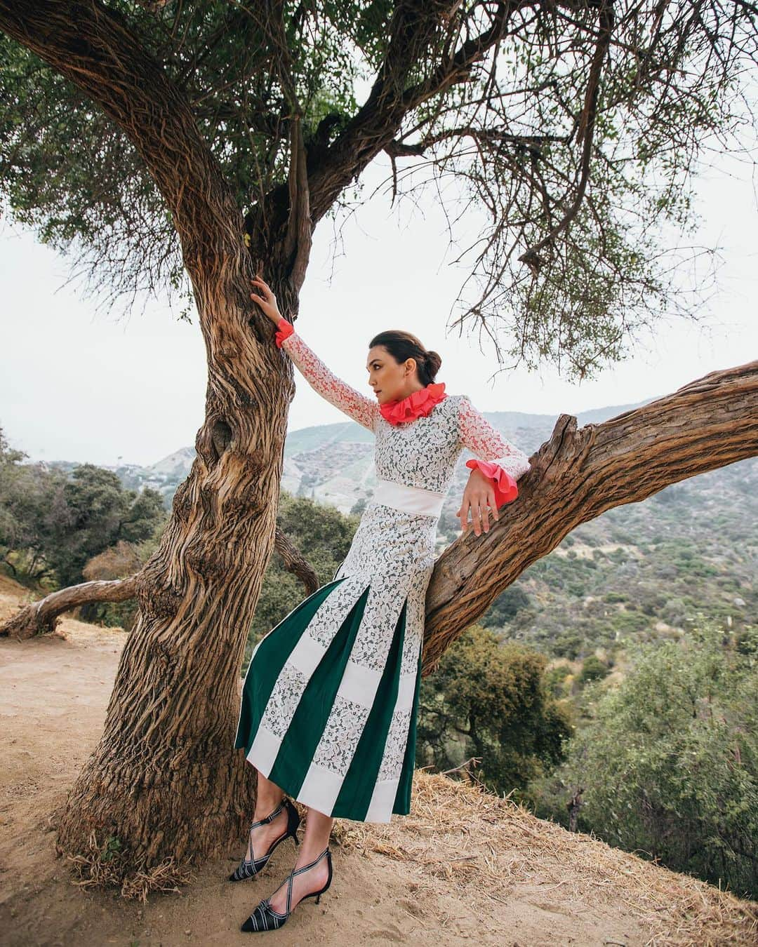 ルナ・マヤさんのインスタグラム写真 - (ルナ・マヤInstagram)「When in LA @herworldindonesia #augustissue #fashioneditorial in @toryburch @time.international styled by @bimopermadi photo by @bryanbrndn makeup and hair @makeupreadytogo」8月2日 17時42分 - lunamaya