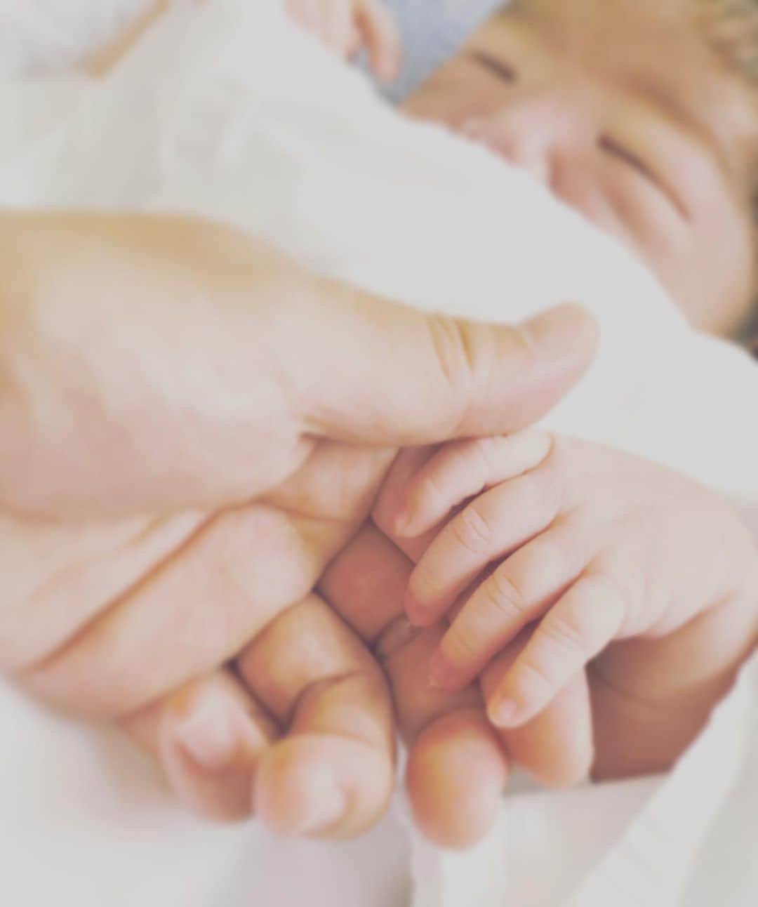 三星マナミのインスタグラム：「・ ・ Hello my sweet boy...🦄☆ ・ ・ ・ ・ #happybirthday  #newborn  #lovemyson  #令和 #0802  #teamueno  #newface  #3kidsmama  #mommylife  #thankyou  #☺︎ #♡ #☆」